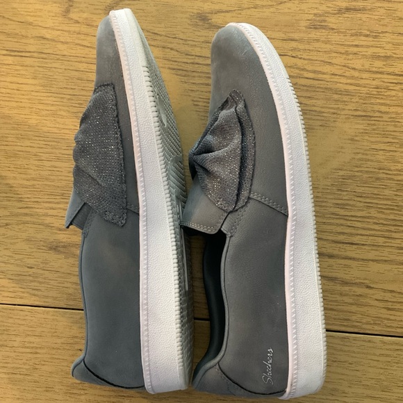 Skechers Madison Avenue Slip-ons - Picture 4 of 9